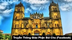 Mặt tiền Nhà thờ chính tòa Bùi Chu.