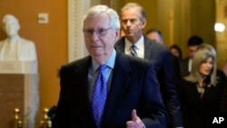 Lide Minorite Sena Etazini Mitch McConnell ki reprezante eta Kentucky. Li se yon Republiken. 