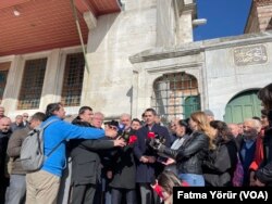 Belediye Başkanı Kadir Topbaş'ın 3. ölüm yıldönümünde Fatih Cami'nde mevlüde katıldı.