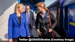 Giám đốc USAID Samantha Power đến Kyiv vào ngày 7//17/2023.