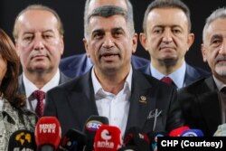 Cumhuriyet Halk Partisi Parti Meclisi Üyesi ve Elazığ Milletvekili Gürsel Erol, CHP 38. Olağan Kurultay Çalışmaları hakkında Ankara Arena Spor Salonunda basın açıklaması yaptı.