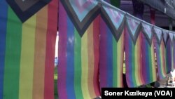 LGBTİ+ topluluğuna yönelik yasaklama kararları ve hükümetin sert söylemleri yükselişte.