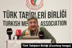 TTB yönetiminde 2020 – 2024 arasında iki dönem Merkez Konseyi Başkanlığı’nı yürüten adli tıp uzmanı Prof. Dr. Şebnem Korur Fincancı’nın görevi bugün itibariyle resmen sona erdi.