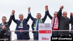 CHP Genel Başkanı, Etimesgut’taki seçmenlerden CHP’nin adayı Erdal Beşikçioğlu ile büyükşehir seçiminde Mansur Yavaş’a oy vermelerini beklediğini söyledi.