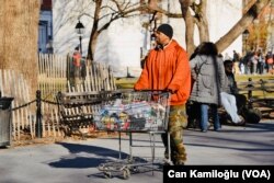 New York’taki yoksulların yüzde 23’ü yetişkinlerden, yüzde 25’i de çocuklardan oluşuyor.