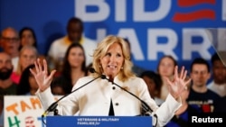 Jill Biden, 8 Temmuz 2024'te Florida'nın Tampa kentinde başkanlık kampanyası etkinliğinde konuşuyor.