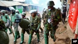 Foto Achiv: Lapolis peyi Kenya pandan yon manifestasyon kont gouvenman an nan Nairobi.