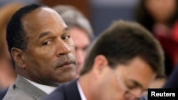 Foto Achiv: O.J. Simpson nan tribinal Las Vegas, Nevada pandan yon odisyon prelimine, 8 Nov. 2007. 