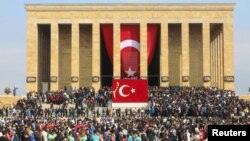 Türkiye Cumhuriyeti’nin kurucusu Gazi Mustafa Kemal Atatürk, ölümünün 85’inci yılında Anıtkabir'de anıldı.