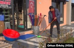 6 Şubat sabahı evini, işyerini ve yakınlarını kaybeden esnaflardan biri de Murat Kılıç.