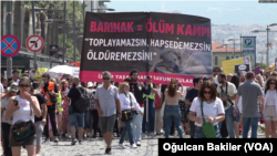 İzmir'de hayvan hakları savunucuları, Hayvanları Koruma Kanunu'nda yapılması planlanan değişikliği protesto etmişti.