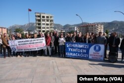 Hatay Depremzede Derneği basın açıklaması yaptı.