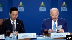 Chủ tịch nước Việt Nam Võ Văn Thưởng (trái) và Tổng thống Mỹ Joe Biden tại Hội nghị thượng đỉnh APEC được Hoa Kỳ tổ chức tại San Francisco hôm 17/11. Ông Thưởng đã kêu gọi Mỹ công nhận Việt Nam là nền kinh tế thị trường.