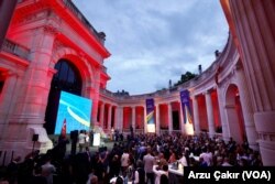 İstanbul evi, Paris’te ünlü moda müzesi Galliera Sarayı’nda açıldı.