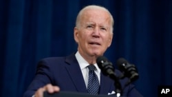 Chỉ cần ông Biden tuyên bố về hưu, dân Mỹ sẽ nhìn cuộc bỏ phiếu năm nay theo cách khác. 