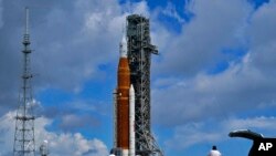 Tên lửa Artemis 1 tại Trung tâm Vũ trụ Kennedy ở Cape Canaveral, bang Florida, Hoa Kỳ.