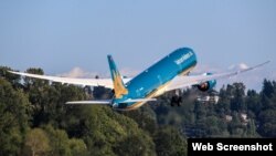 Chiếc máy bay Boeing 787-10 Dreamliner đầu tiên do Vietnam Airlines thuê của ALC. Photo Boeing/ALC.