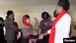 Cô Malala Yousafzai đến Abuja, Nigeria, ngày 13/7/2014.