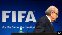 Chủ tịch Sepp Blatter "rời sân" FIFA.