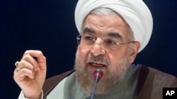 Tổng thống Iran Hassan Rouhani tuyên bố Iran đang thảo luận để đạt được thỏa thuận hạt nhân chung cuộc với 6 cường quốc thế giới, chứ không phải với các nhà lập pháp Hoa Kỳ