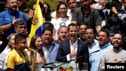 Ông Guaido phát biểu tại một cuộc biểu tình chống chính phủ ở Caracas