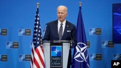 Prezidan Joe biden pale pandan yon konferans pou lapres apre rankont o some LOTAN ak G7 la nan katye jeneral LOTAN nan Brussels, Beljik, 24 Me 2022. 