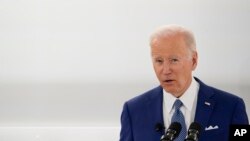 Prezidan Joe Biden pale pandan yon rankont responsab gwo konpayi ameriken yo, Lendi 21 Mas, 2022 nan Washington. 