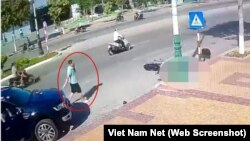 Hình ảnh trích xuất từ camera an ninh ghi lại vụ tai nạn hôm 28/6, trong đó thiếu tá quân đội Hoàng Văn Minh đâm ô tô vào nữ sinh trung học Hồ Hoàng Anh khiến nạn nhân tử vong tại thành phố Phan Rang-Tháp Chàm ở Ninh Thuận. 