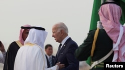 U.S. President Joe Biden arrives at King Abdulaziz International Airport, in Jeddah, Saudi Arabia July 15, 2022. REUTERS/Evelyn Hockstein