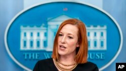 Pot pawol Lamezonblanch, Jen Psaki reponn kestyon jounalis yo pandan yon konferans pou lapres nan Washington, 25 Janvye, 2022. 