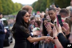 Meghan, Duchès Sussex la ak Prens Harry rankontre manm piblik la nan Chato Windsor, Samdi 10 Sept. 2022.