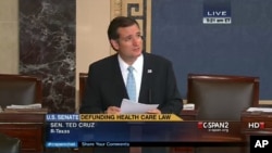 Thượng nghị sĩ Ted Cruz nói liên tu bất tận trong gần 22 tiếng đồng hồ mọi đề tài để câu giờ và ngăn không cho Thượng Viện làm chuyện khác