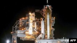 Phi thuyền Endeavour trên bệ phóng số 39-A tại Trung tâm Không gian Kennedy ở Mũi Canaveral, Florida, ngày 29/4/2011