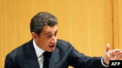 Tổng thống Sarkozy nói với các bộ trưởng rằng họ nên dành ưu tiên cho nước Pháp khi chọn địa điểm nghỉ hè.