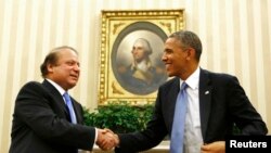 Tổng thống Obama bắt tay Thủ tướng Pakistan Sharif tại cuộc họp ở Tòa Bạch Ốc ngày 23/10/2015.