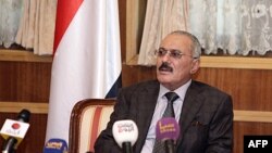 Tổng thống sắp từ nhiệm của Yemen Ali Abdullah Saleh phát biểu trước các phóng viên tại phủ tổng thống ở Sanaa, ngày 22/1/2012