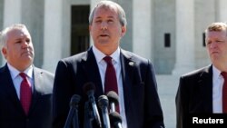 Tổng chưởng lý Texas thuộc đảng Cộng hòa Ken Paxton.