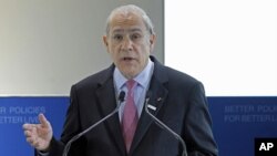 Tổng Thư Ký OECD Angel Gurria nói các hoạt động kinh tế hãy còn mong manh chưa tạo đủ số việc làm mới 