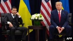 Tổng thống Donald Trump và người tương nhiệm Volodymyr Zelensky đã có cuộc điện đàm gây tranh cãi