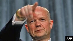 Ngoại trưởng William Hague nói rằng khu vực do chính phủ Afghanistan tại Kabul kiểm soát đang được nới rộng.