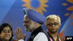 Thủ tướng Manmohan Singh nói trong thập niên sắp tới nhu cầu của Ấn Độ về nhiên liệu hóa thạch sẽ gia tăng gấp bội