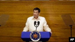 Tổng thống Rodrigo Duterte đã rút Philippines ra khỏi danh sách thành viên của Tòa Hình sự Quốc tế (ICC) sau khi tòa án này tiến hành điều tra cuộc chiến 'đẫm máu' chống ma túy và tội phạm của ông.