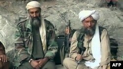 Zawahri (phải) lên thay bin Laden sau khi trùm khủng bố này bị Mỹ hạ sát