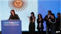 Tổng thống Argentina Cristina Fernandez de Kirchner phát biểu sau khi chiến thắng trong cuộc bầu cử tổng thống ở Buenos Aires, 23/10/2011