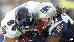 Đội Baltimore Ravens đánh bại đội New England Patriots, 28-13, để đoạt ngôi AFC.