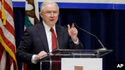 Bộ trưởng Tư pháp Jeff Sessions phát biểu tại lễ kỷ niệm lần thứ 26 Ngày Luật Thi hành Luật pháp tại Sacramento, California, ngày 7/3/2018, 