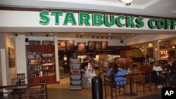 Cửa hàng Startbucks trong một thương xá