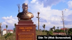 Tượng bán thân Fidel Castro trong công viên mang tên ông ở Quảng Trị.