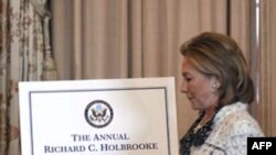 Ngoại trưởng Clinton nói ông Holbrooke có liên quan đến hầu hết những thách thức trong chính sách ngoại giao của Mỹ trong 50 năm qua