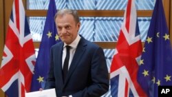 Avrupa Birliği liderleri bir kez daha Brexit konusunu masaya yatırmak için Brüksel'de toplanıyor. AB Konseyi Başkanı Tusk, 27'lerin birleşmiş kalmasının önemine dikkat çekti.